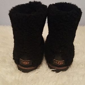 UGG BOOTS AUTHENTIC